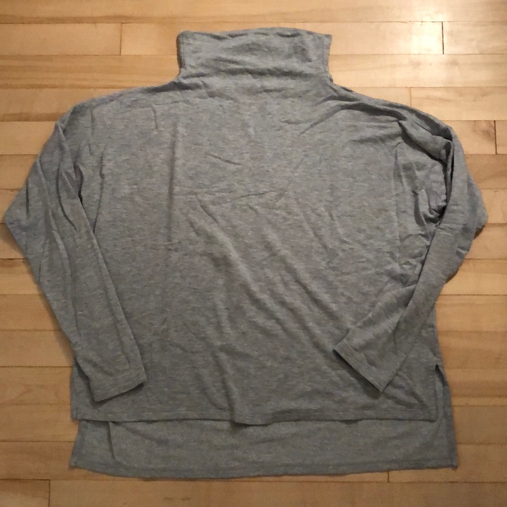 Gray sweatshirt